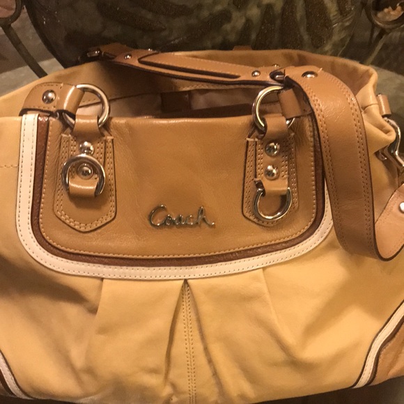 🛑🛑🛑 COACH  STOP take a look beautiful stunning and Classy. - Picture 11 of 14